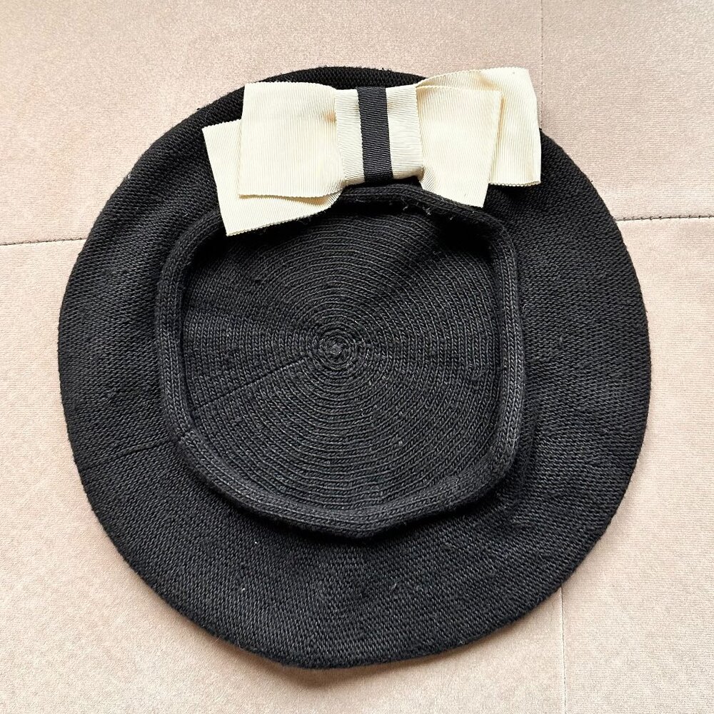 Black Beret Hat With Beige Bow